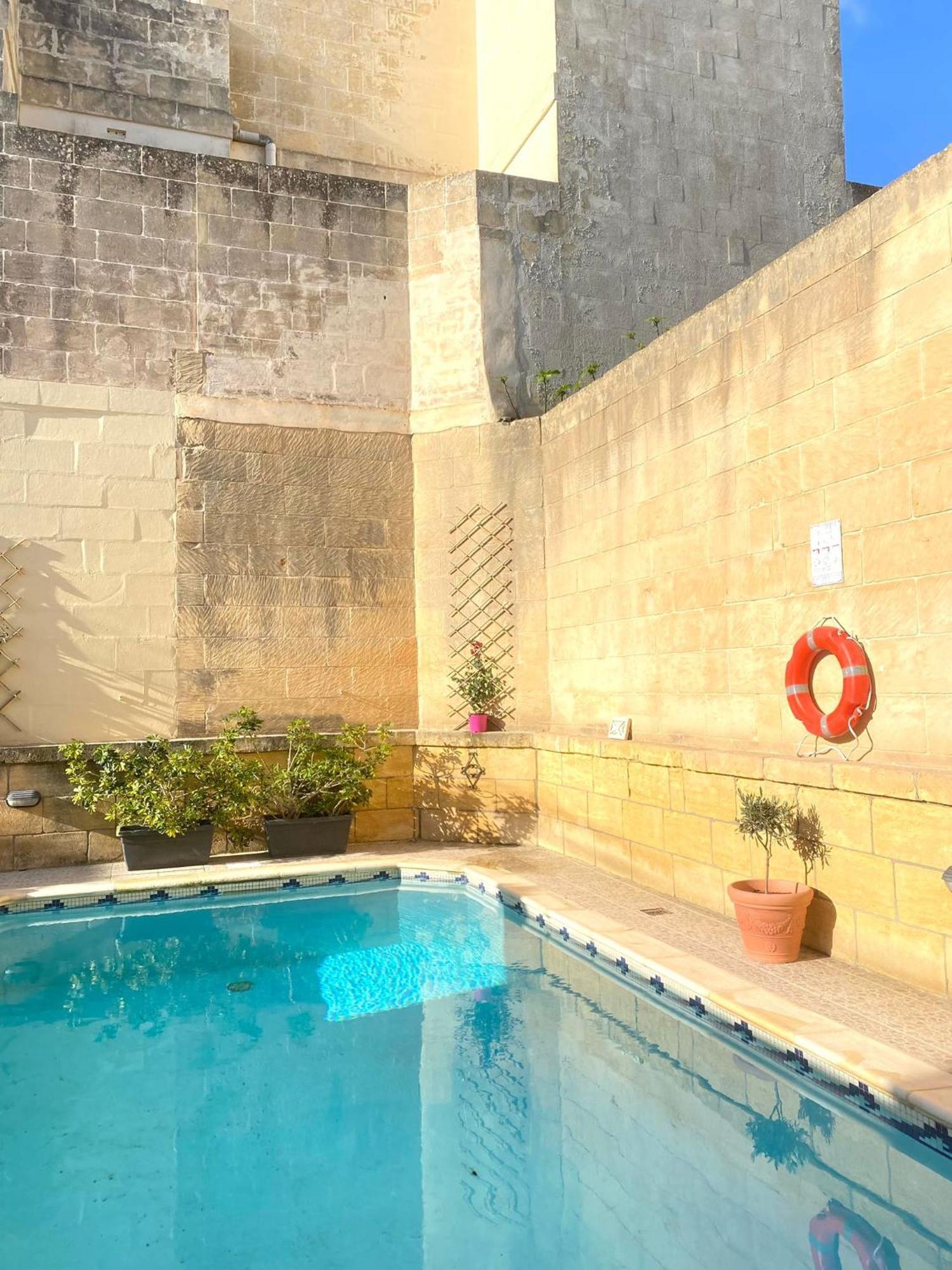A La Maison